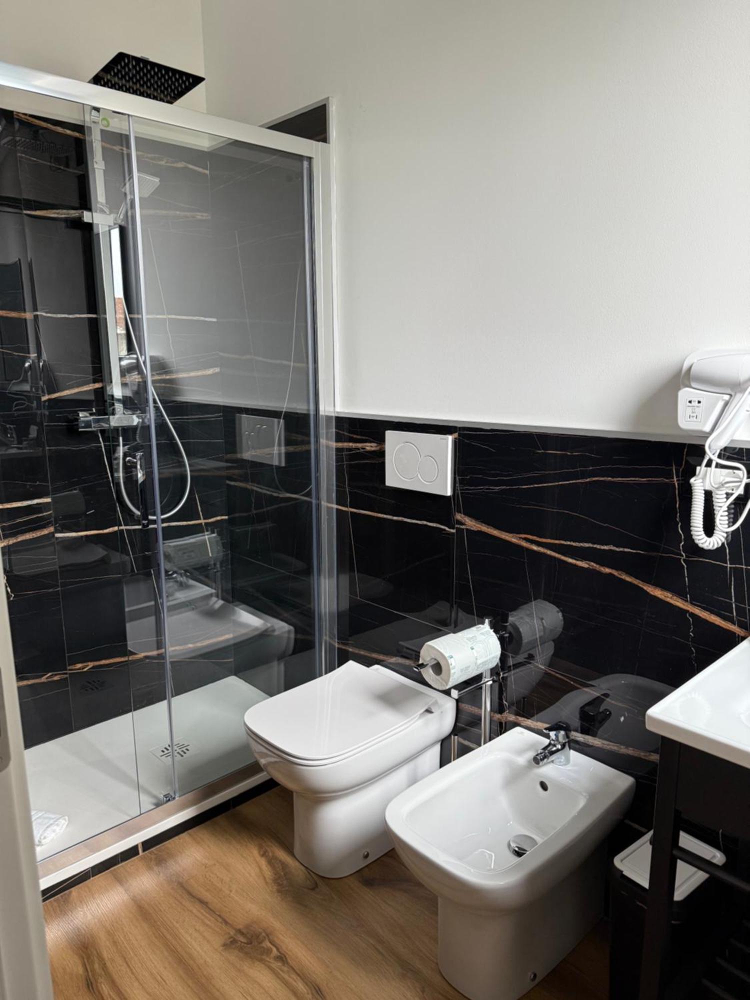 Infinity House - Eleganza Moderna Tra Treviso E Venezia Hotel Casier Room photo